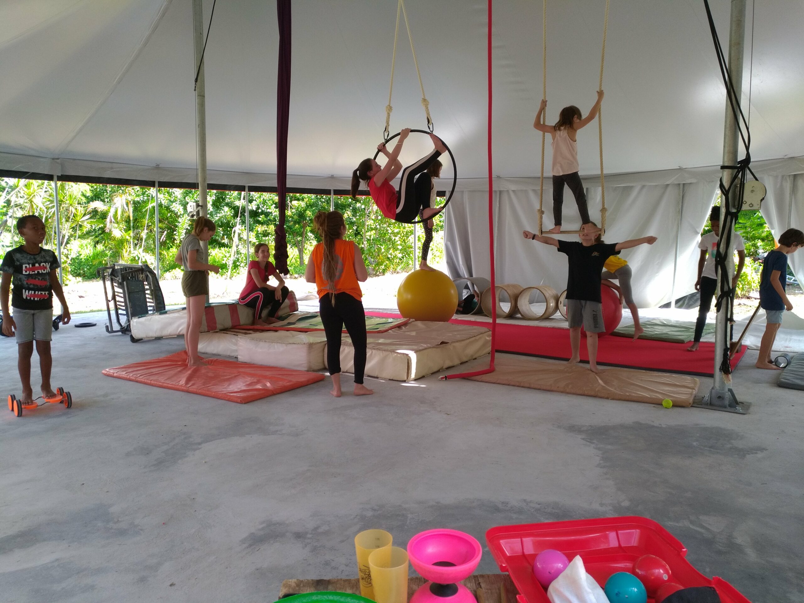 Cours de Cirque Ado Adolescent Adolescents - Vieux Habitants Guadeloupe les samedi pour les 8 à 17 ans